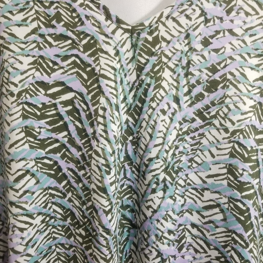 Penningtons Green Patterned V-Neck Layered Tank - Picture 8 of 10
